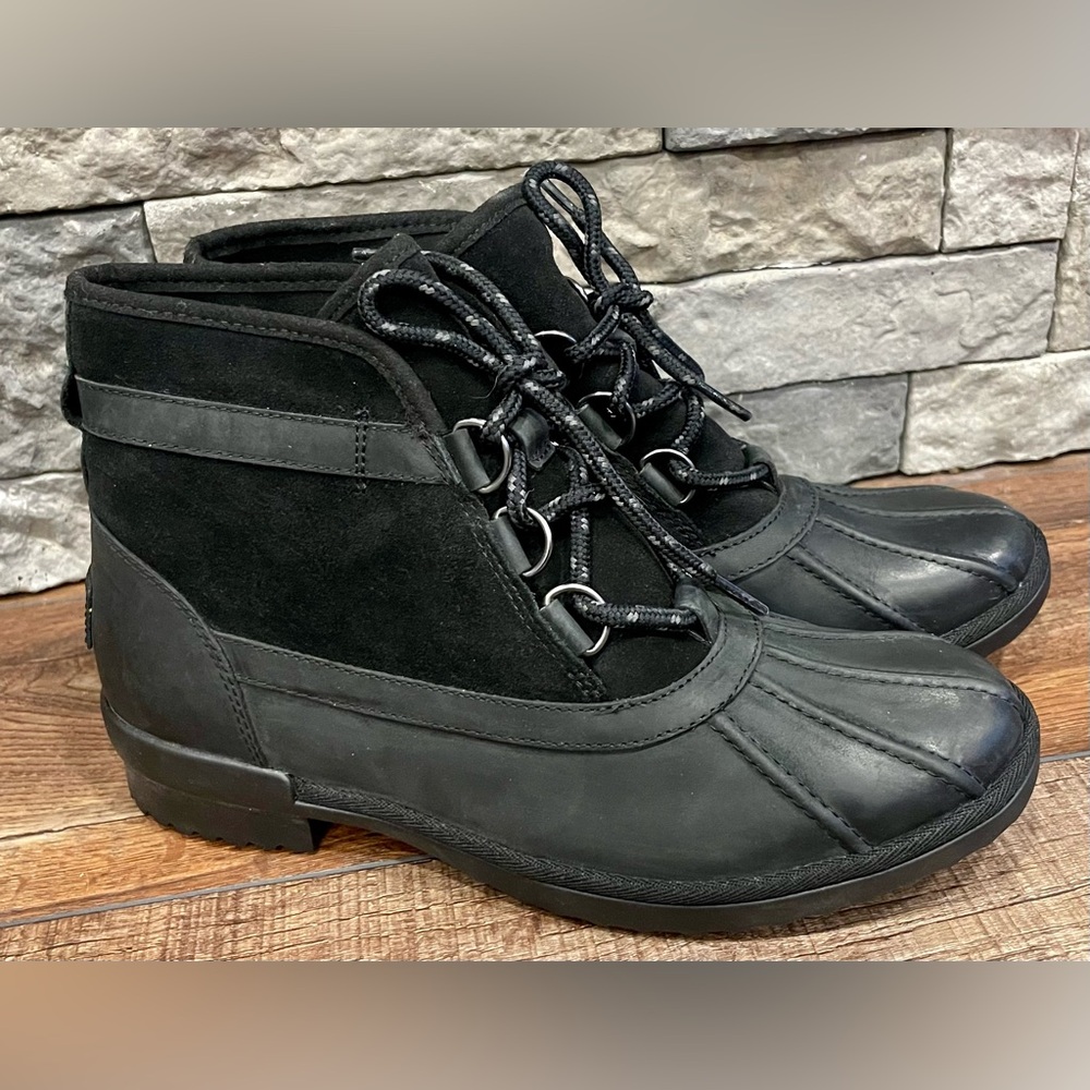 UGG Greda boots